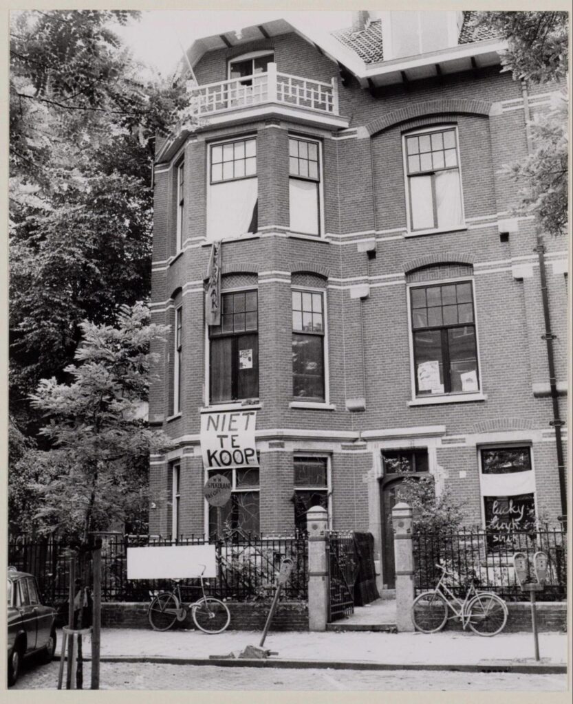 an old picture of building in Amsterdam